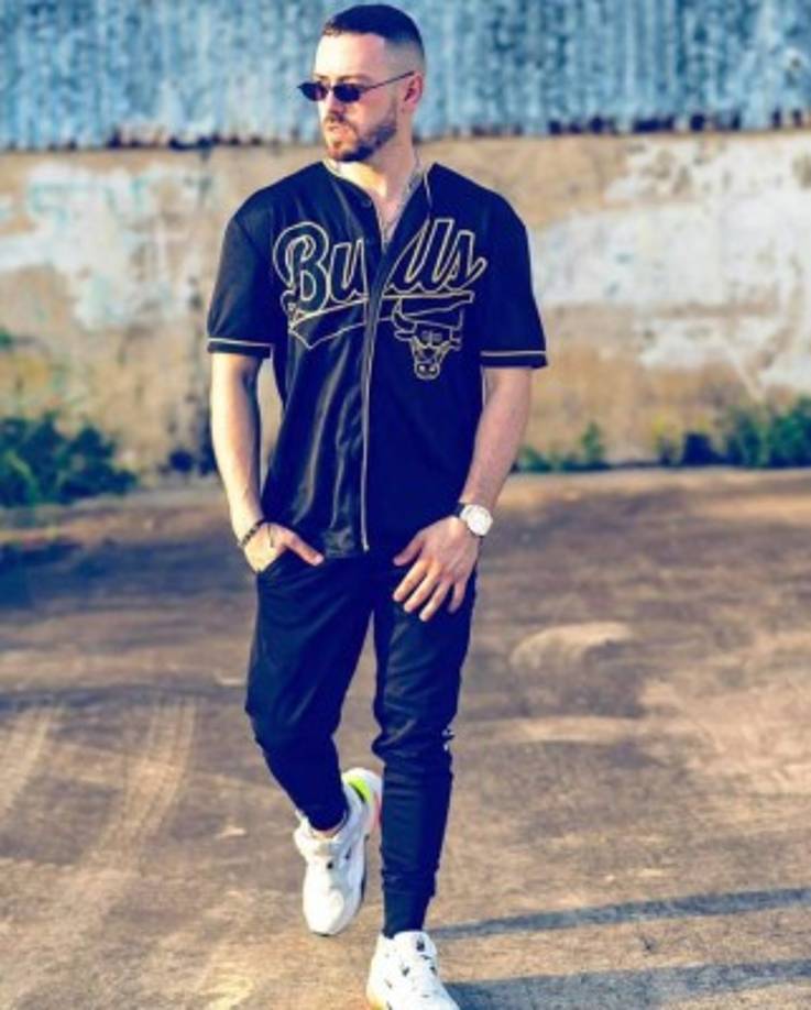 El futuro de PeeWee no ha sido del todo bueno, luego de separarse de Kumbia Kings, el grupo musical de la familia de Selena Quintanilla, decidió incursionar en la actuación y practicar algunos deportes dejando la música por unos años.