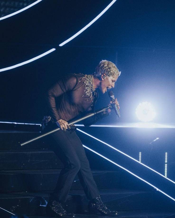 La reina de la federación mexicana de charrería Luisa Echevarría, publicó en sus redes sociales un comunicado donde le pide al integrante de RBD que respete la indumentaria de charro, “Con Respeto” y siguiendo las reglas de la tradición. 