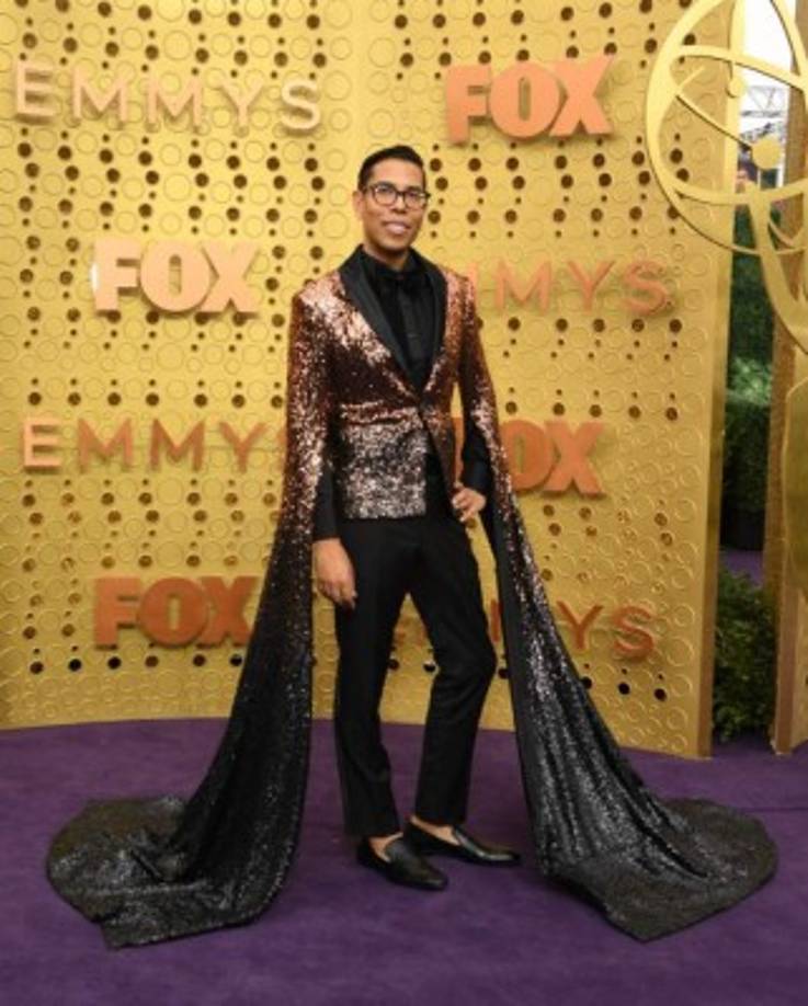 Steven Canals hubiera estado bien sin esas mangas que iba arrastrando como capa.