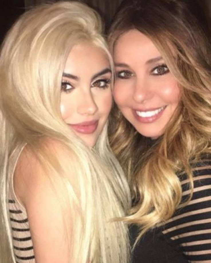 Una de las facetas más importantes y que más disfruta hacer es ser madre. Su hija Alexa Dellanos se ha convertido en una figura de las redes sociales por sus múltiples cambios a su aspecto físico.