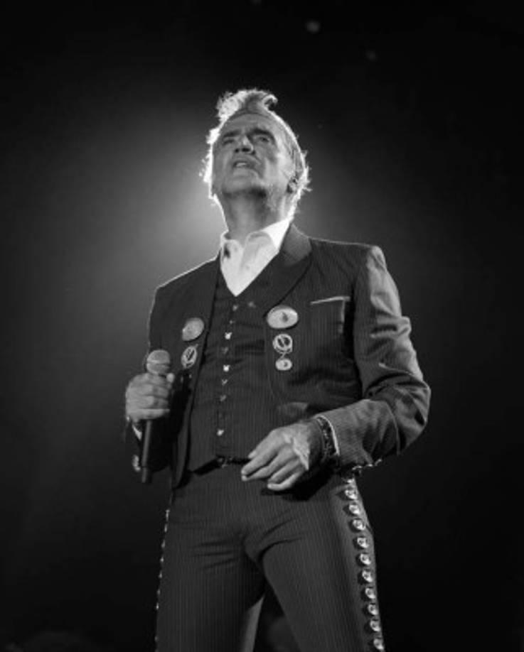 El cantante de música regional mexicana ha impactado a grandes y pequeños con su música y trayectoria. <br/><br/>Pero ahora esta en tela de juicio por su desmejorada condición física: