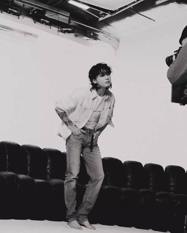 Continuó: “Esta asociación es muy especial, ya que la herencia y los valores de marca de Calvin Klein resuenan conmigo. Mi música es la forma en que me comunico con mis fanáticos en todo el mundo, y veo esta asociación como una oportunidad para conectarme con ellos de una manera nueva...