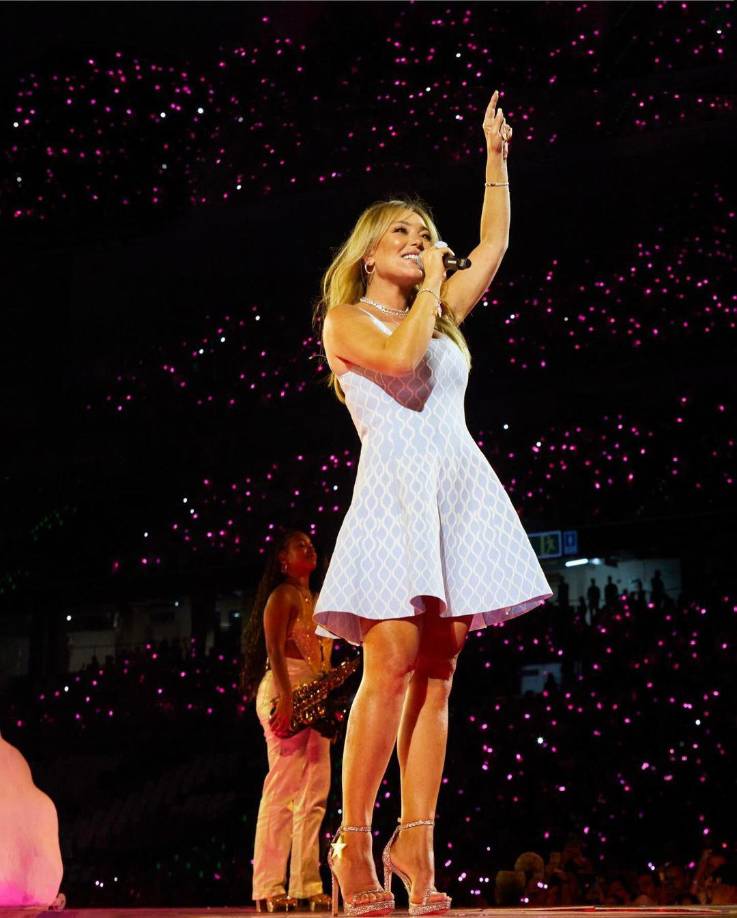 “Empecé haciendo lo que S.F de Asís decía que fue hacer lo necesario para hacer lo que era posible y terminar haciendo lo imposible, hoy mi mensaje es de esperanza para todas aquellas personas que están pasando por un momento difícil, sea cual sea. Eso sí, hay una fórmula mágica que es el AMOR. He recibido muchísimo por vuestra parte y os lo quiero devolver desde el corazón. GRACIAS.”, escribió en su cuenta de Instagram. 