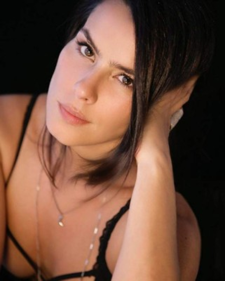 A sus 44 años de edad, la actriz colombiana luce radiante y guapísima. La madre de dos pequeños sabe conservarse a la perfección.