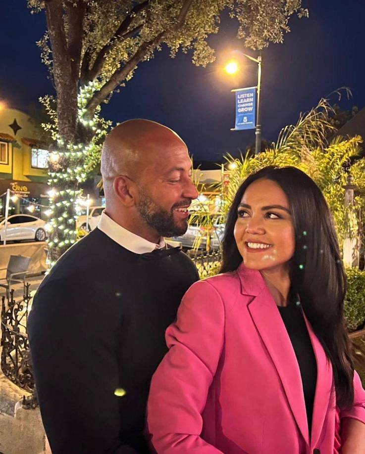 El legendario exdefensor de la H se muestra muy enamorado de su pareja, quien ha sido su apoyo incondicional durante su exitosa trayectoria.