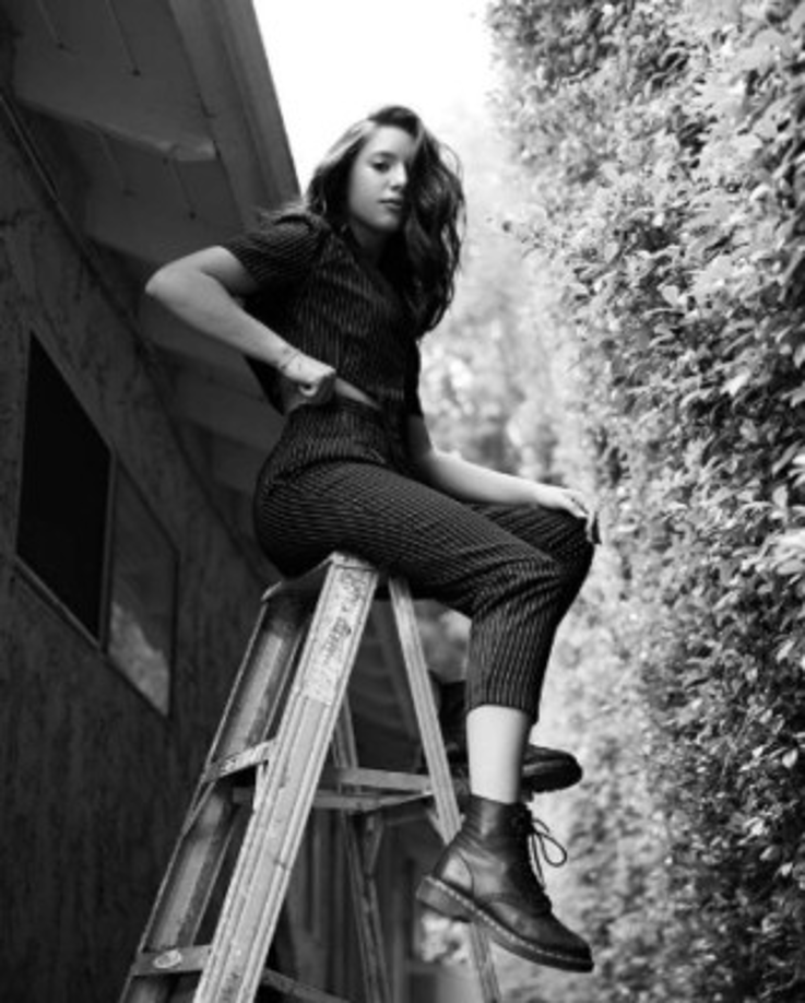 Frances Ziegler se dedica a bailar profesionalmente, cantar, actuar y modelar.​