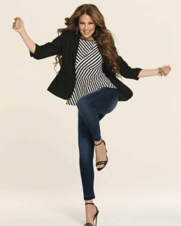 Las imágenes de Thalía junto a 'Thor' fueron toda una sensación en Instagram, a pocas horas de estar en dicha red superan más de 109 mil likes.