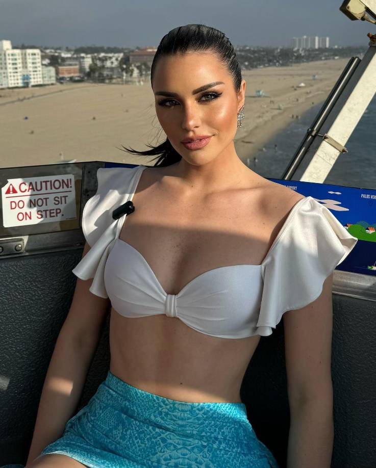 Emilia Dides es cantante y compositora, y fue electa para representar a Chile en la competencia con otras 126 mujeres por la corona de Miss Universo.