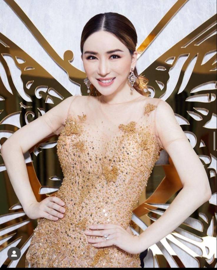 Cabe señalar que Anne es una muejr transgénero reconocida como una existosa empresaria que, en otras cosas, creó Life Inspired For Transsexual Foundation para defender los derechos y oportunidades de las personas trans.