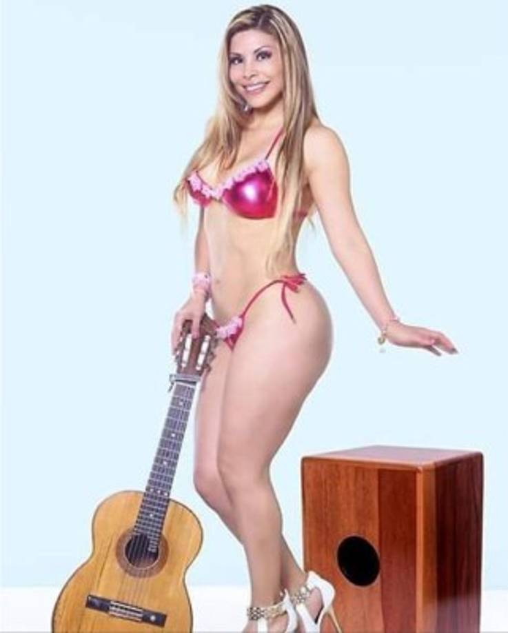 Pero esta no es la primera vez que Mirella llama la atención por sus sensuales atrevimientos.