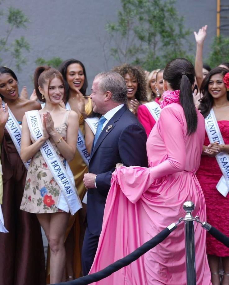 Durante su primer día, Stephanie asistió a una conferencia de prensa donde compartió sus expectativas y emociones sobre el certamen. “Es un honor estar aquí y representar a mi país. Estoy emocionada por conocer a mis compañeras y aprender de esta experiencia”, expresó con entusiasmo.