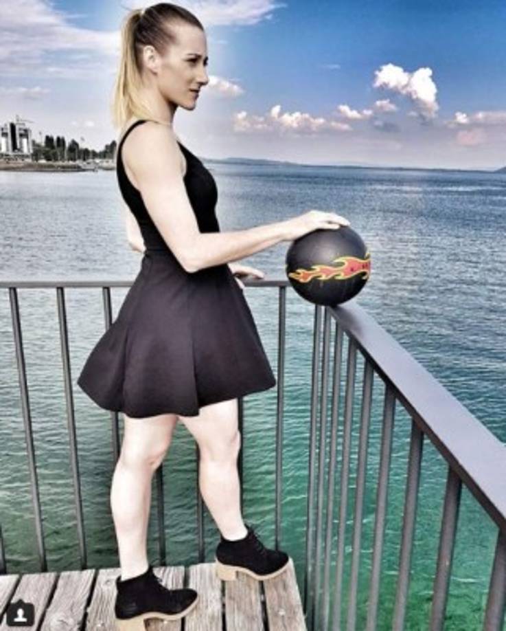 La maga del balón tiene la capacidad de realizar todo tipo de acrobacias, las cuales no cualquiera desarrolla.