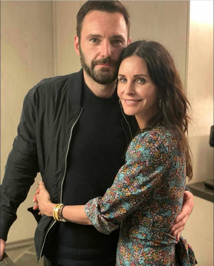 La estrella de ‘Friends’ Courteney Cox y su pareja el cantante de Snow Patrol, Johnny McDaid han estado saliendo desde el 2013, dejando claro que la diferencia de edad de 12 años no se interpondrá en su felicidad. “Amo su corazón, sus intenciones. Su moral”, dijo Courtney a People. “Es extremadamente talentoso y obviamente musical, pero es poeta y escritor”, agregó.