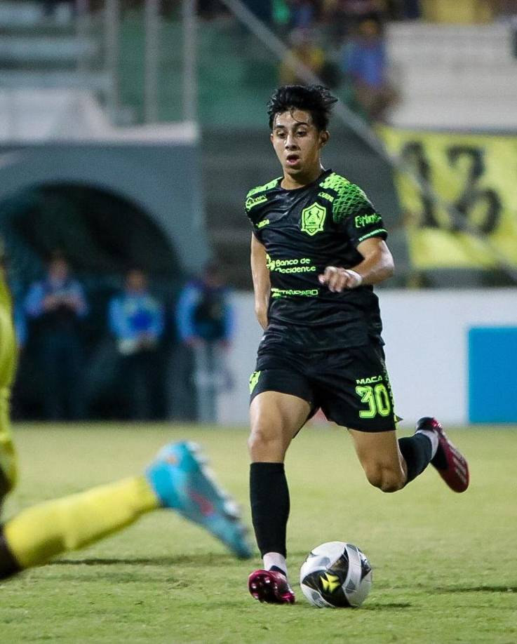 En el Motagua le buscan equipo al joven Yostin Obando.