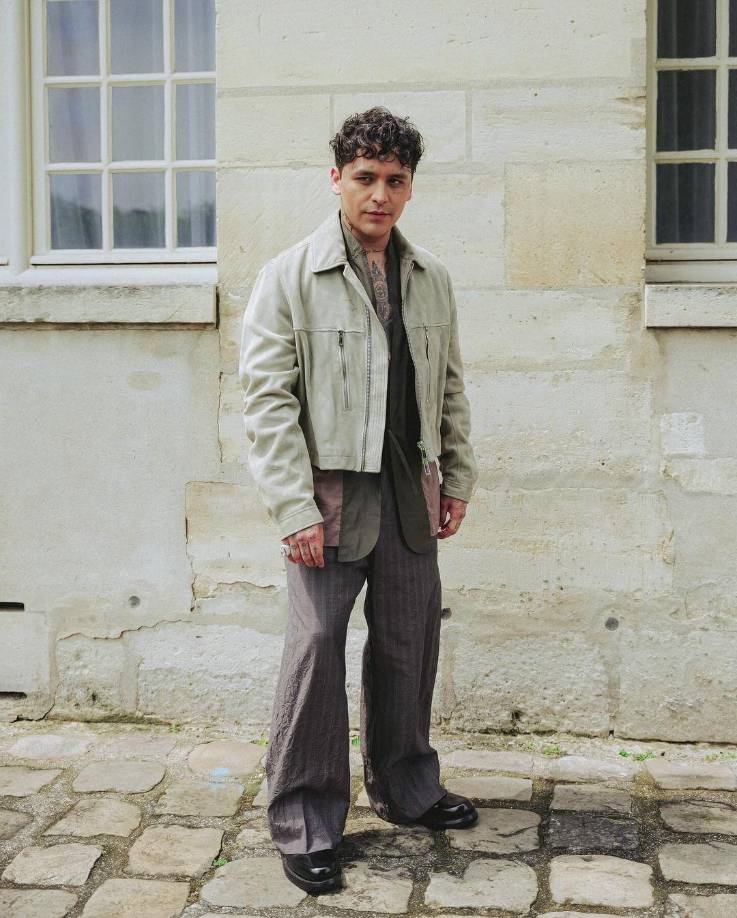 El forajido más popular del momento, Christian Nodal se presentó solo, pero se codeó con los selectos invitados.