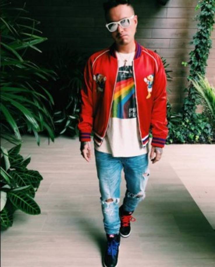 Y es que el colombiano se ha dado a notar en el Instagram de la actriz y empresaria venezolana al dejarle varios comentarios, los cuales son bastante extraños pues no se sabe si son de amor, admiración u odio.