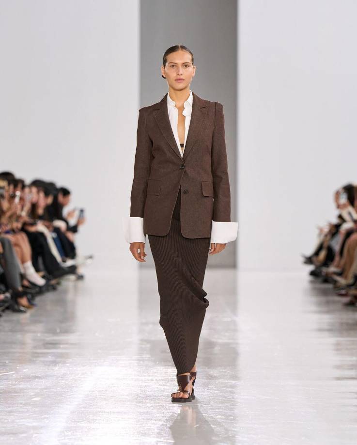 Con esta colección, Max Mara reafirma su estética limpia y sobria, apostando por una fusión entre lo formal y lo veraniego, con piezas atemporales que prometen conquistar tanto las oficinas como los destinos vacacionales más exclusivos.