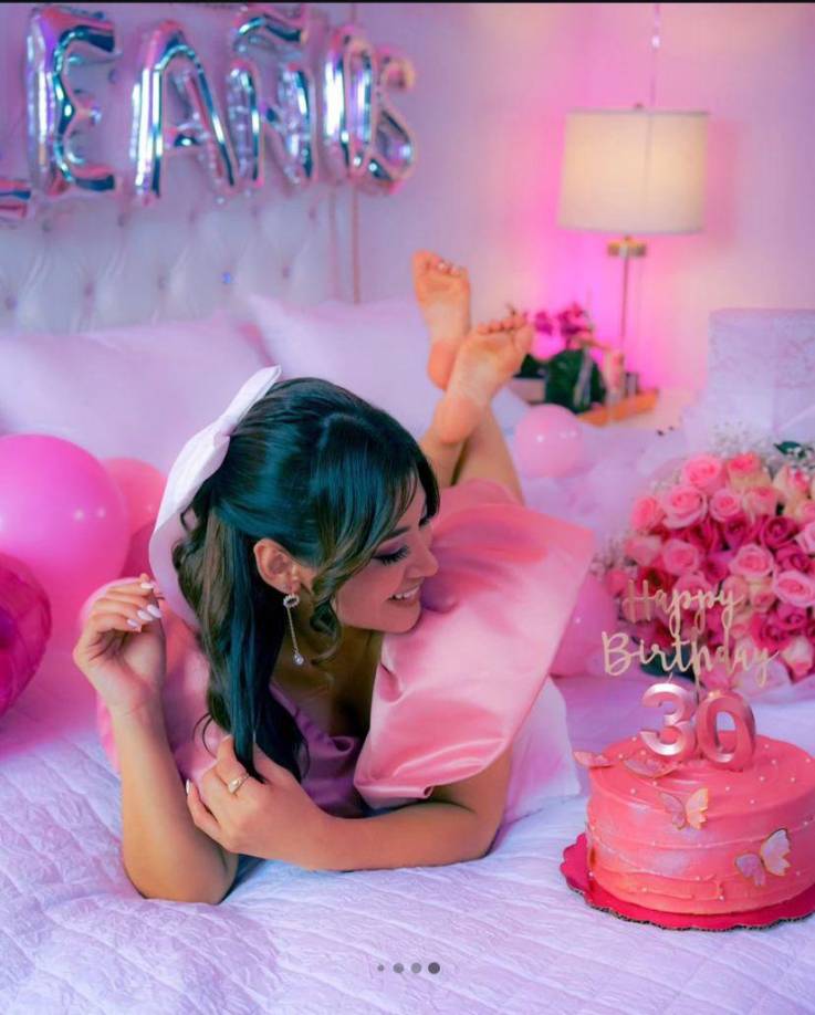 En su cuenta de Instagram cuenta con 1.7 millones de seguidores, 2.4 millones en TikTok. 