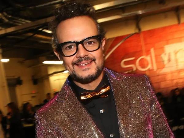 En medio de este escenario, Aleks Syntek pospuso el concierto que tenía programado para el 25 de septiembre en el Gran Recinto Satélite, en el Estado de México, debido a causas ajenas al artista.