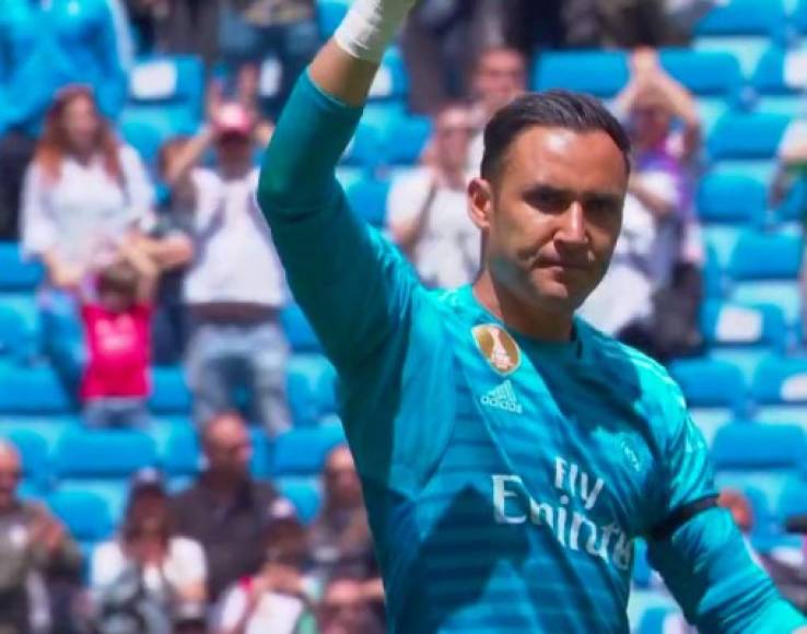 Los aficionados del Real Madrid corearon el nombre de Keylor Navas y le agradecieron por estos últimos años en el club madridista. El tico recibió el cariño del madridismo.