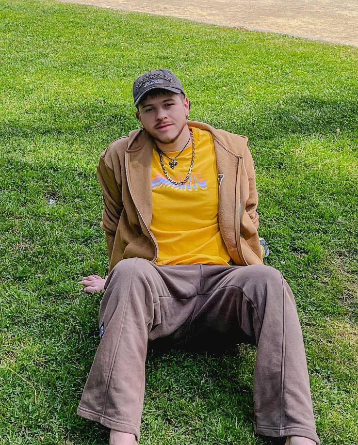 En una entrevista reciente se le preguntó a Maury su opinión sobre cuál cree que fue la razón principal de la molestia de Bad Bunny y al respecto dijo: “tal vez no le molesta la canción en si, sino la reacción de la gente. La gente tomó este “trend” y lo transformó en un ataque hacia su disco, hacia su trabajo. Yo igual me hubiese sentido ofendido, por eso yo no me siento como enojado ni nada, porque entiendo que lo más problable no es contra mí, sino contra el público; que la gente está muy buena para tirar odio. Imagínate estar trabajando en un disco con todo tu cariño y de repente te empiecen a atacar ese trabajo que tu hiciste con mucho amor como artista, es algo que hasta yo me hubiese enojado”. Su opinión puede ser acertada, ya que muchos utilizaron las redes sociales para decir que la canción Nostalgia generada por IA era mucho mejor que el álbum completo recién lanzado por Bad Bunny, “Nadie sabe lo que va a pasar mañana”.