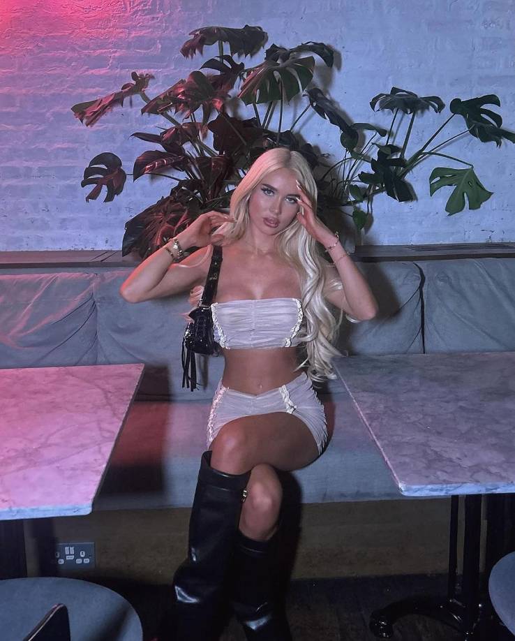 Sin embargo, todo dio un giro en una fiesta en la que fue invitada por Ben Chilwell luego de un diálogo por Instagram. En esa reunión Orla conoció a Mason Mount y se acostaron una vez. “El fiscal Jason Seetal dijo que se mantuvieron en contacto durante unos seis meses antes de que Mount decidiera que la relación no iba a progresar”, contó el Daily Star.