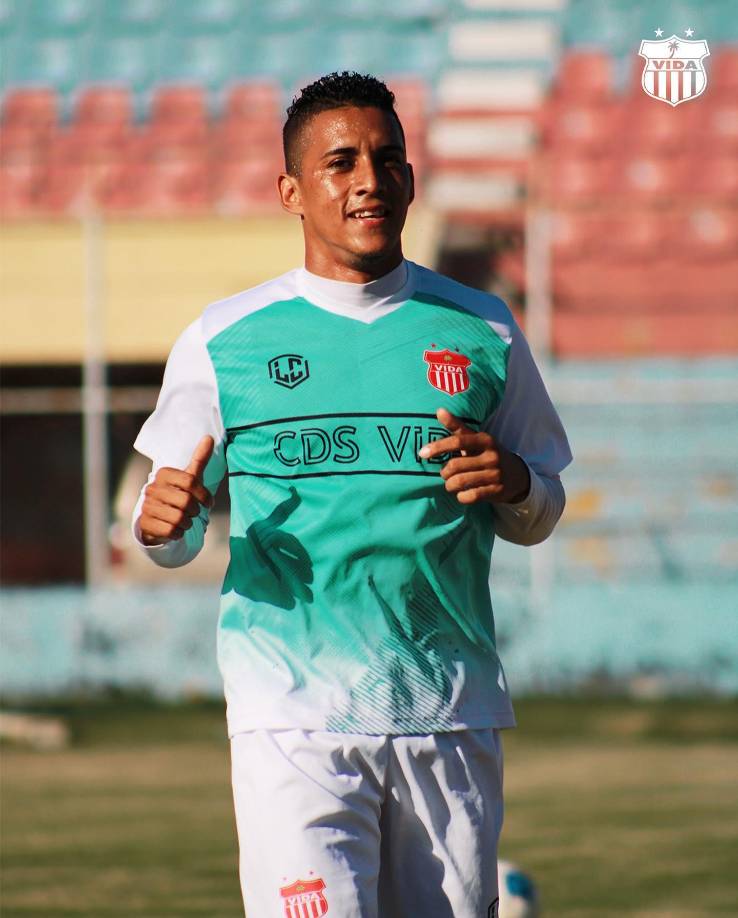 Denis Meléndez: Centrocampista de contención de 26 años de edad que también es parte de los sancionados.