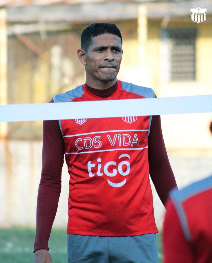 El nombre de Juan Pablo Montes era otro de los futbolistas entre los cinco mencionados, sin embargo, este fue reintegrado al equipo siendo titular ante Real Sociedad en Tocoa.