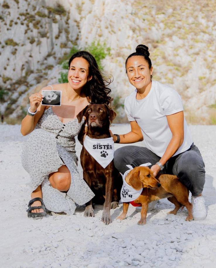 Stephany Mayor (derecha) es una futbolista mexicana nacida el 23 de septiembre de 1991 en la Ciudad de México.