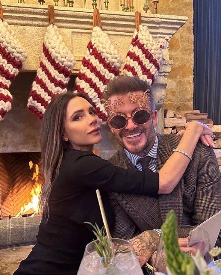 Victoria y David Beckham celebraron en casa en compañía de sus hijos y nuera.