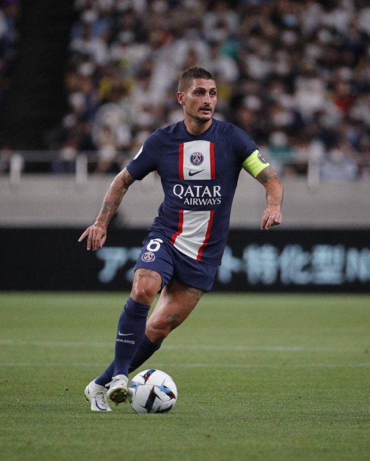 L’Equipe informa que Marcos Verratti aún no tiene definido su futuro. El Al Arabi de Qatar sería uno de los favoritos para hacerse de sus servicios, sin embargo, la primera oferta que realizó estaría por debajo de las expectativas del PSG. El Al Hilal ya lo intentó hasta en dos ocasiones con una última oferta de 45 millones de euros que el club parisino rechazó.