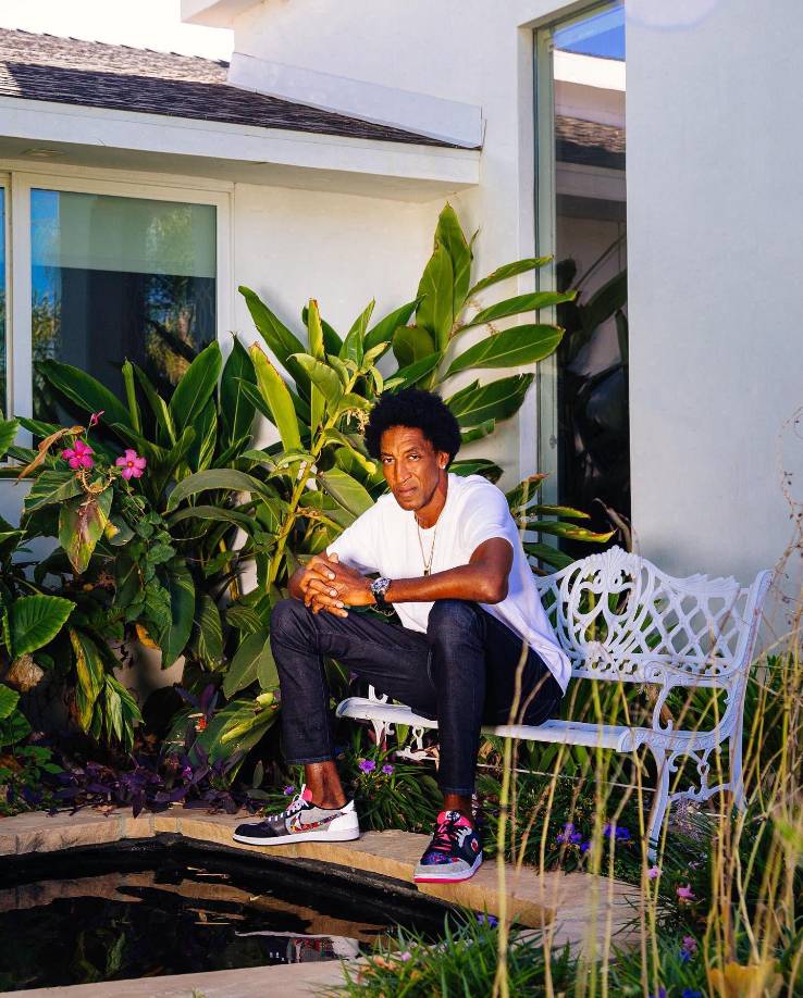  <b>Scottie Pippen</b> busca conseguir dinero ofreciendo sus servicios y talentos -.