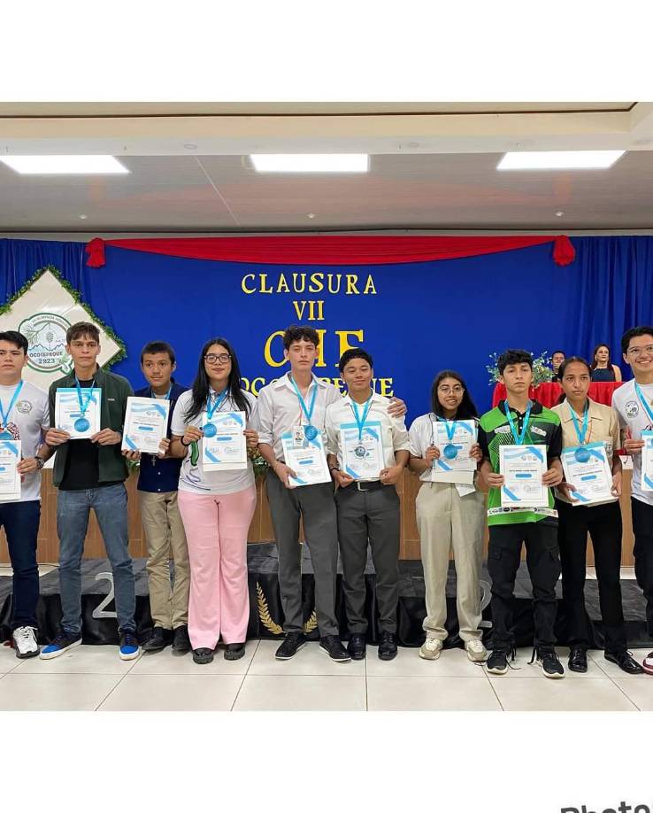 Los estudiantes destacados y con mención honorífica en la Olimpiada de Fisíca Elemental 2023.