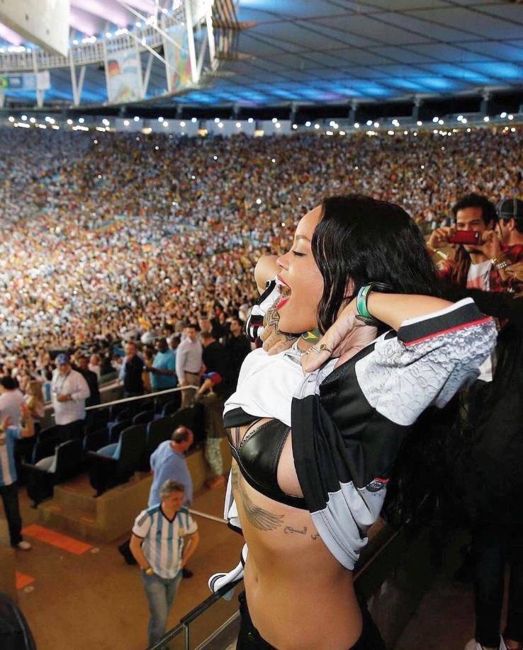 La Rihanna brasileña ha sido la sensación en los estadios de su nata Brasil.