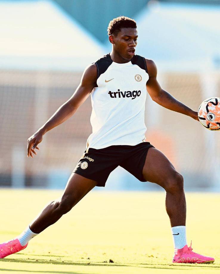 Dujuan Richards, delantero de 17 años que desde el 2023 juega en las inferiores del Chelsea de Inglaterra.