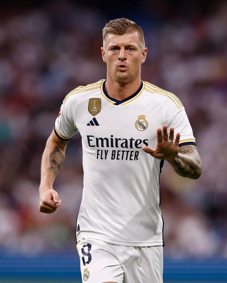Mediocampo: Toni Kroos, no puede faltar la experiencia del alemán en el mediocampo del Real Madrid e inicia como titular en el derbi.
