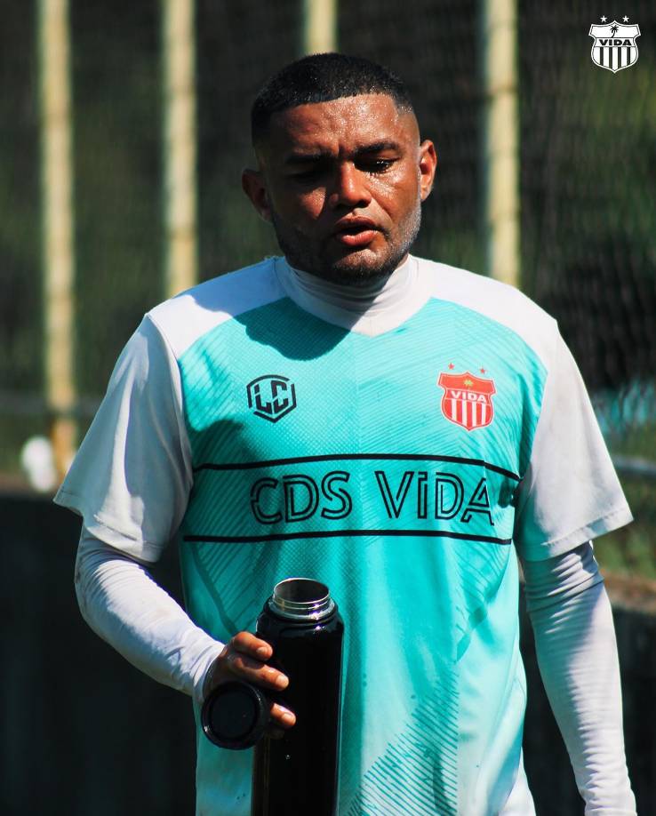 Alexander Aguilar: Es de los jugadores más talentosos del Vida y forma parte de los jugadores sancionados por supuesto reclamo de premios.