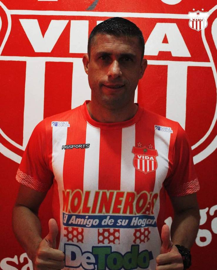 Júnior Izaguirre: El exdefensor hondureño fue anunciado como asistente técnico y coordinador de las fuerzas básicas del Vida.