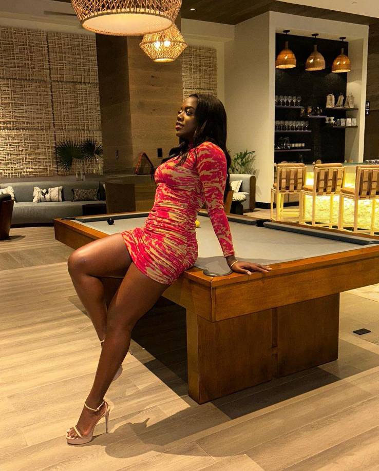 La joven isleña practica yoga en sus tiempos libres. 