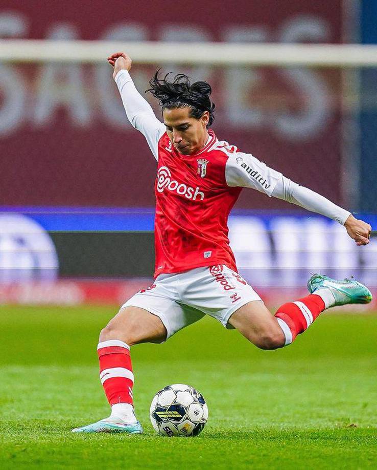 El centrocampista mexicano, Diego Lainez, fue cedido al Tigres de su país hasta el 31 de diciembre de 2023.