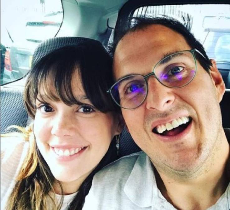 Parra demuestra lo enamorado que está de su esposa cada vez que puede y así lo demuestra en sus posteos en Instagram. Algo completamente diferente a lo que demostraba en sus personajes.