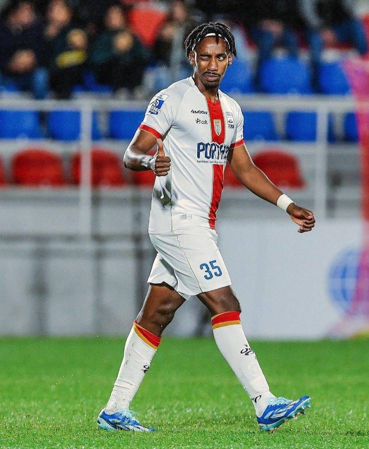 Bryan Róchez se destapó con un doblete en la goleada del UD Leiria de Portugal contra el Oliveirense.