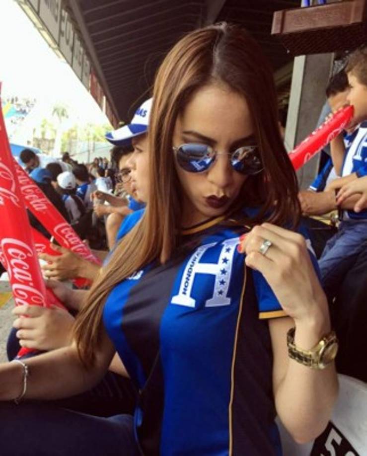 Erika Cabrera nunca falta en el estadio para apoyar a Mario Martínez.