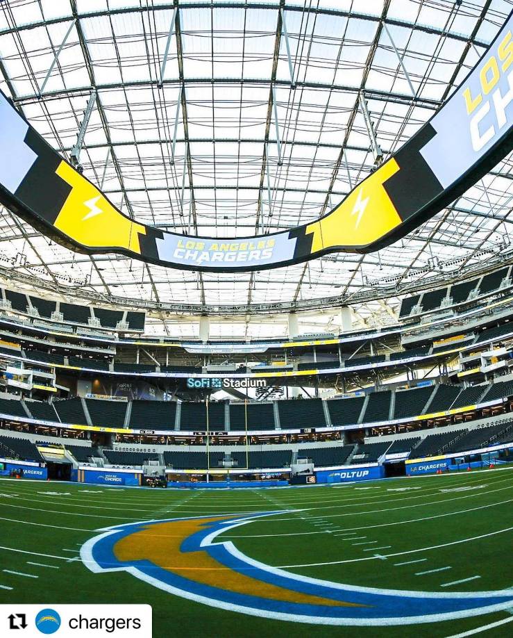 Su inauguración fue el 13 de septiembre de 2020 con un partido entre Los Angeles Rams y Dallas Cowboys.