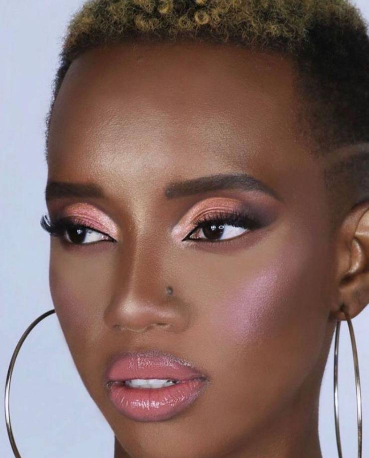 Actualmente tiene 28 años de edad.