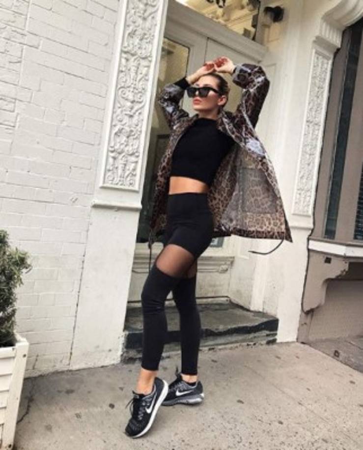 Estudió Diseño de moda en los Ángeles, y a sus 29 años, ha desfilado con Dolce & Gabbana y Dior, ha sido imagen de firmas reconocidas como Cartiero y Chanel.