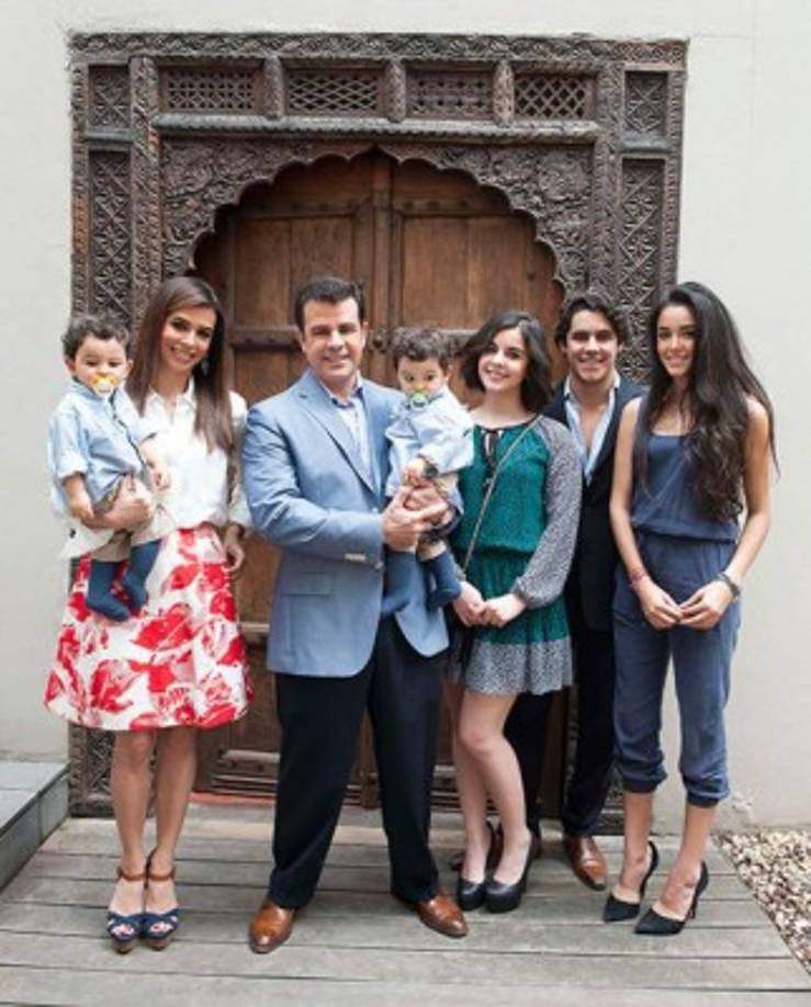 23 años después, Eduardo Capetillo y Bibi Gaytán presumen los bellos hijos que han procreado: Alejandra Capetillo, Ana Paula Capetillo, Daniel Capetillo, Eduardo Capetillo Jr., Manuel Capetillo.