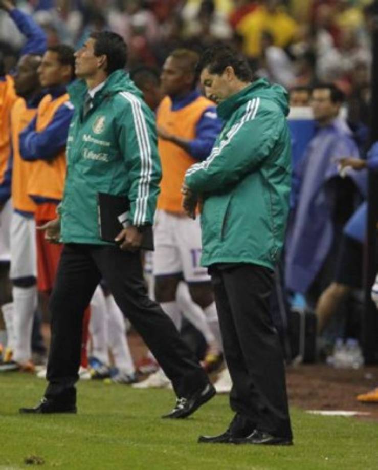 Honduras se metió en el estadio Azteca y venció a México por 1-2 con aquella voltereta de Jerry Begntson y Carlo Costly. Esa noche fue el fin de José Manuel el “Chepo” de la Torre en el banquillo mexicano.