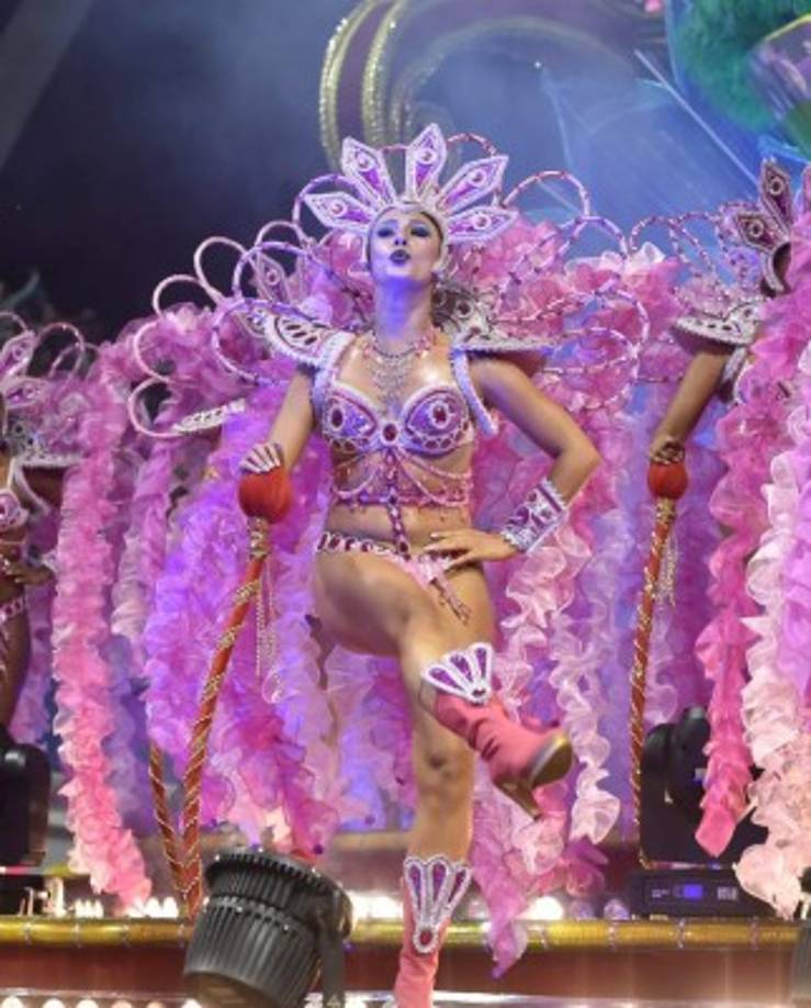 Las mujeres son el principal encanto en el carnaval.