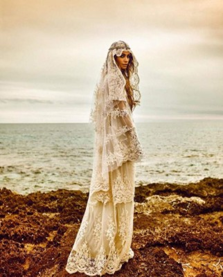 'He tomado la decisión porque desde la semana pasada era una cosa que rondaba en mi cabeza cuando vi que la cosa se ponía más seria. Era algo que tenía todo el rato en mente', así lo informó la española por su cuenta de Instagram.